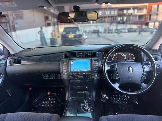 Toyota Crown 2006 Gray