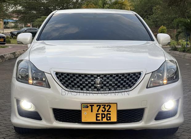 Toyota Crown 2009 White