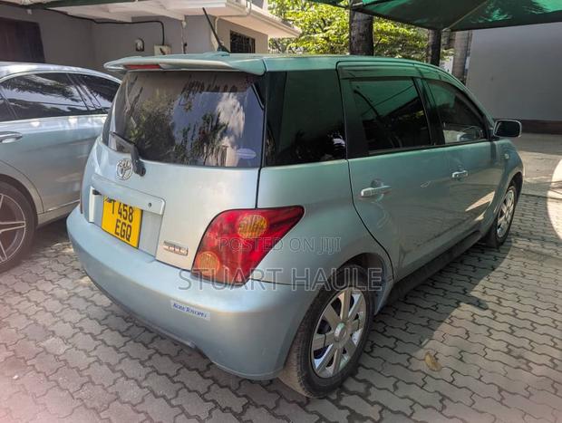 Toyota IST 2009 Blue