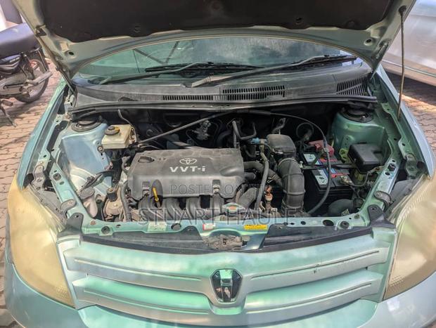 Toyota IST 2009 Blue