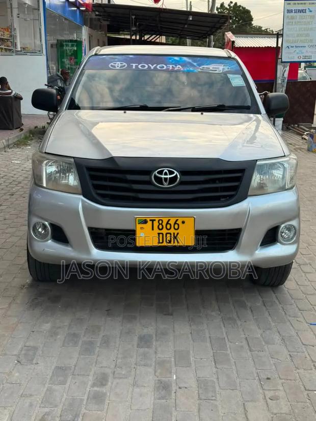 Toyota Hilux 2011 Silver