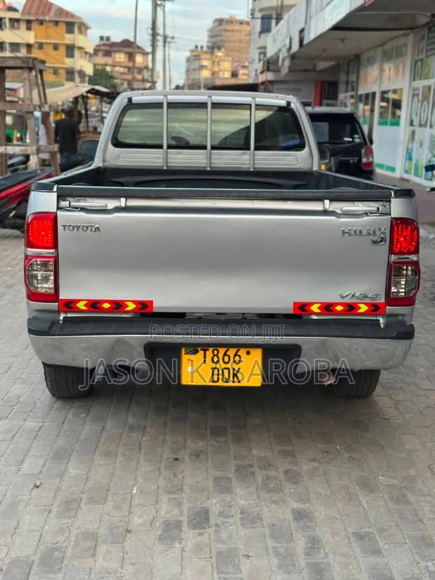 Toyota Hilux 2011 Silver
