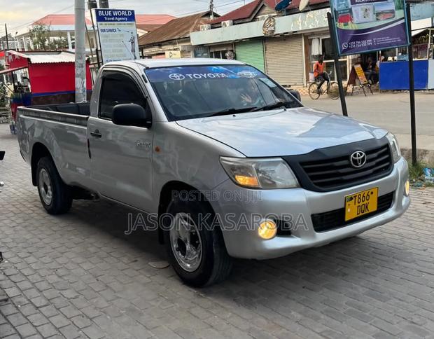 Toyota Hilux 2011 Silver