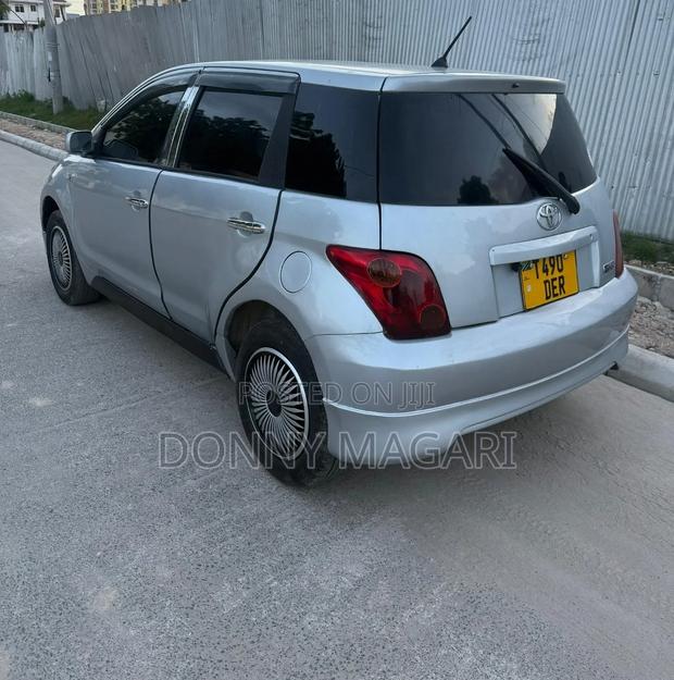 Toyota IST 2005 Silver