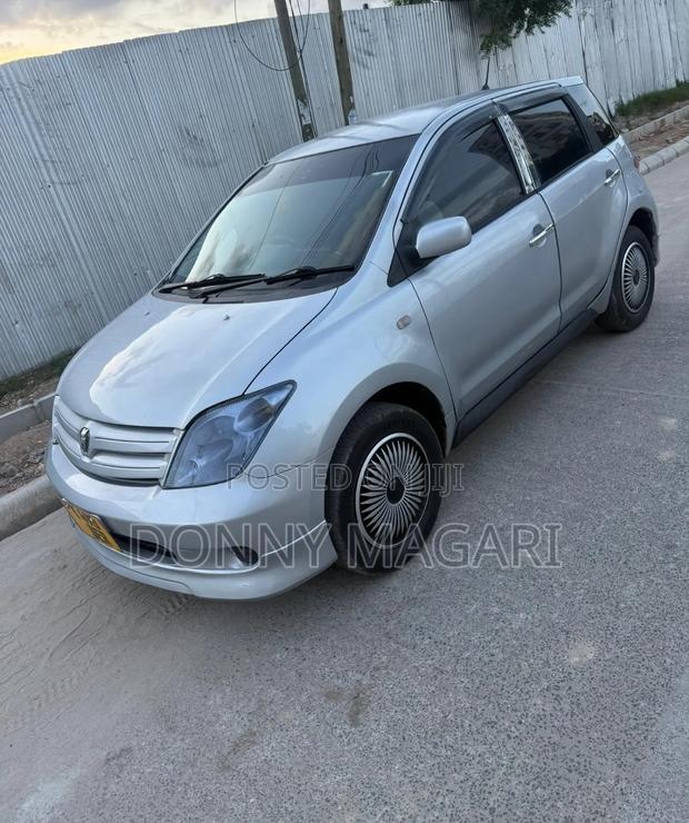 Toyota IST 2005 Silver