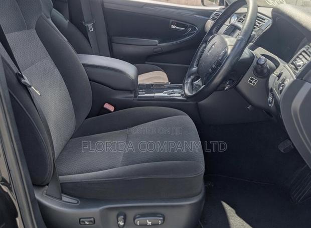 Toyota Crown 2006 Black