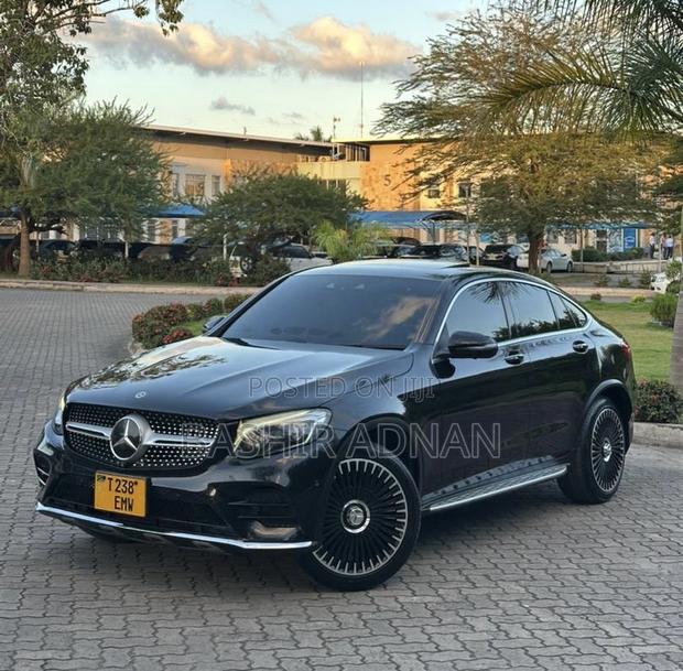 Mercedes-Benz GLC-Class GLC250 Sport Utility 4-Door (2.0L, 4cyl Turbo)
