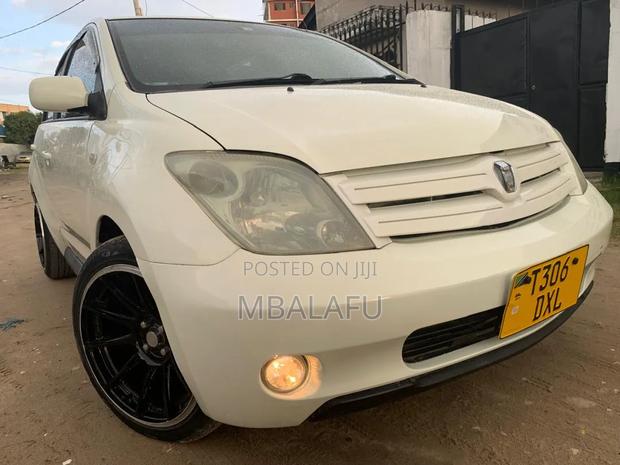 Toyota IST 2004 White