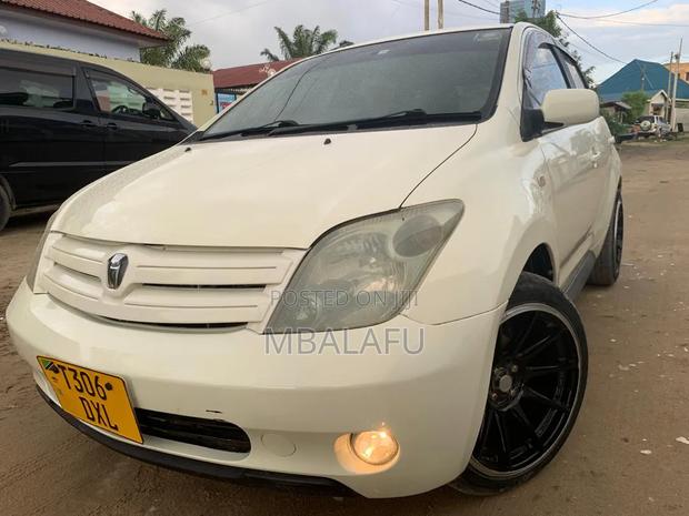 Toyota IST 2004 White