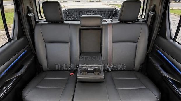 Toyota Hilux 2022 Gold