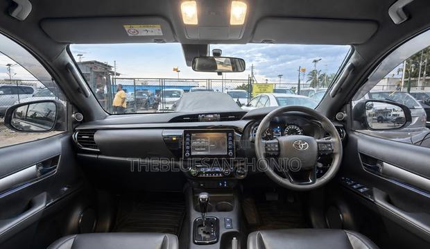 Toyota Hilux 2022 Gold