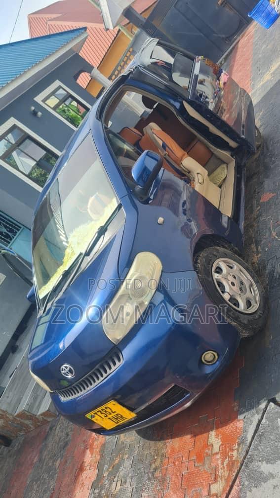 Toyota Porte 2004 Blue