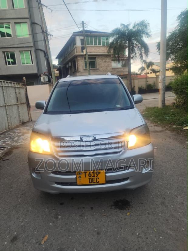 Toyota Noah 2005 Silver