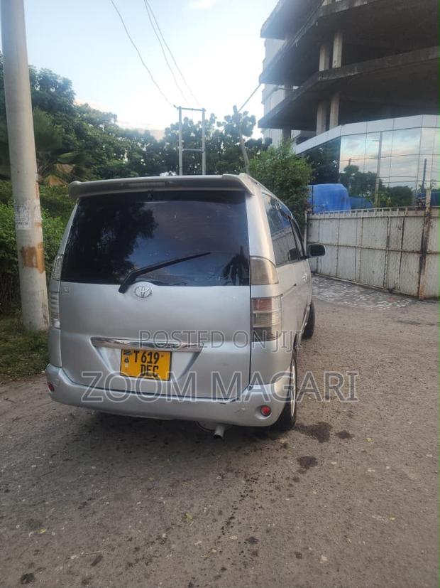Toyota Noah 2005 Silver