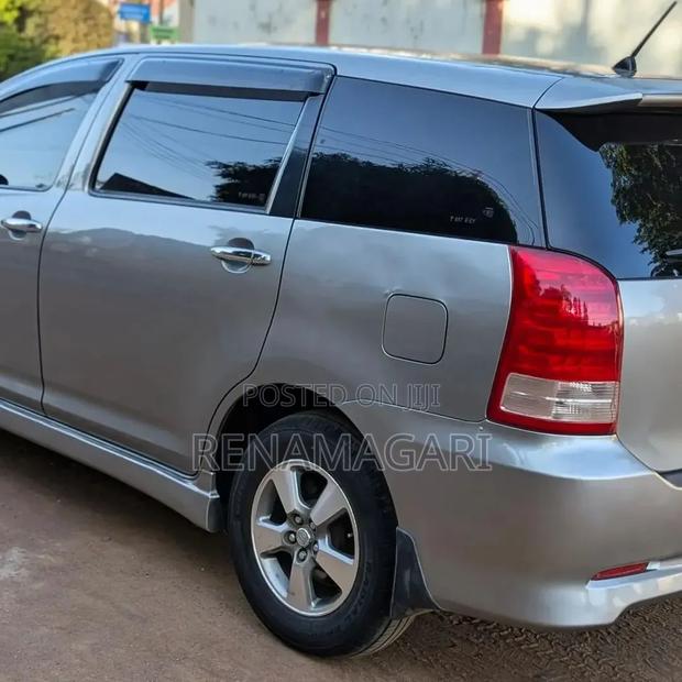 Toyota Wish 2005 Silver