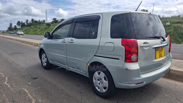Toyota Raum 2006 Blue