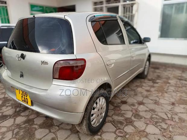 Toyota Vitz 2004 Beige