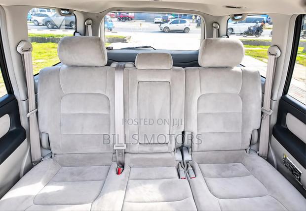 Toyota Land Cruiser 2005 White