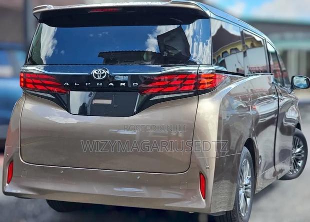 New Toyota Alphard 2024 Ivory