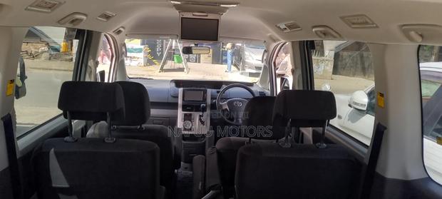 Toyota Noah 2010 White