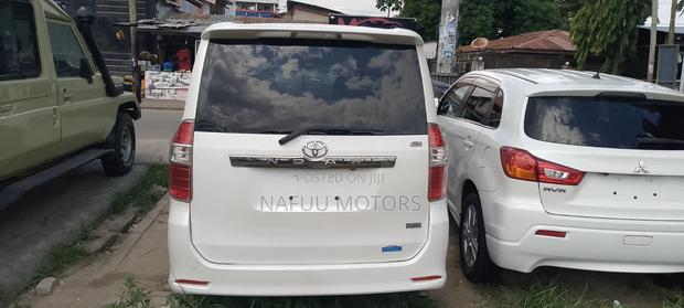 Toyota Noah 2010 White