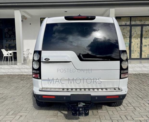 Land Rover Discovery 2013 White