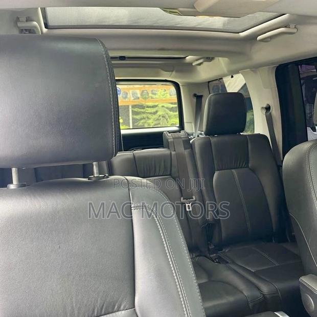Land Rover Discovery 2013 White