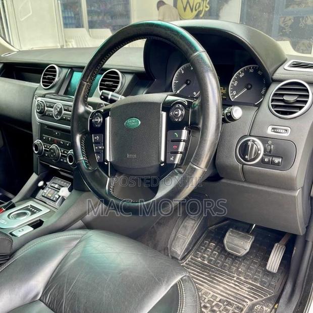 Land Rover Discovery 2013 White