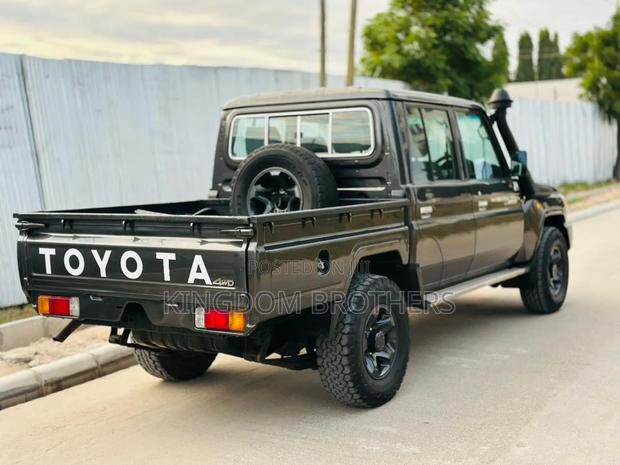 Toyota Land Cruiser 2022 Black