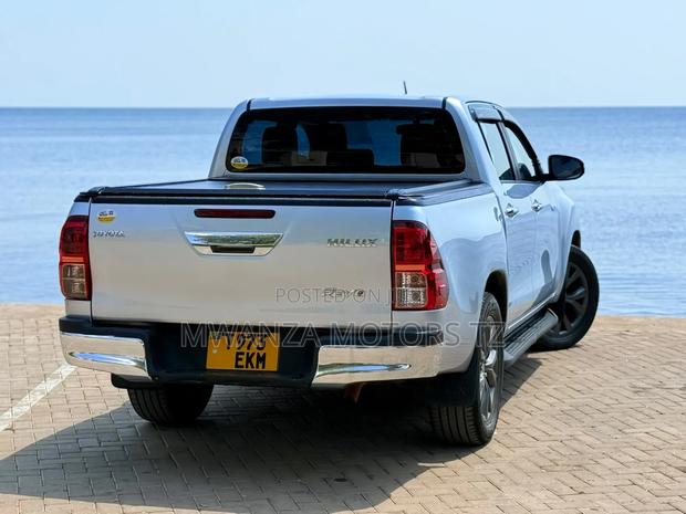 Toyota Hilux 2019 Silver