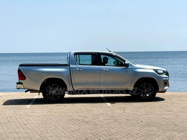 Toyota Hilux 2019 Silver
