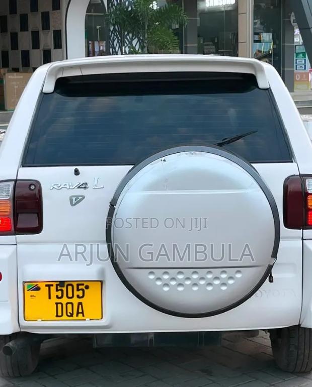 Toyota RAV4 1999 White