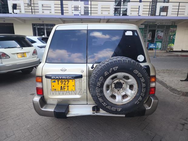 Nissan Patrol 2001 Silver