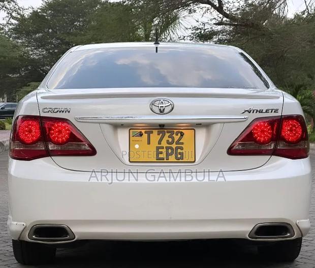 Toyota Crown 2009 White