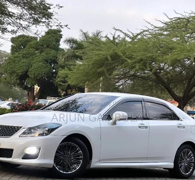 Toyota Crown 2009 White