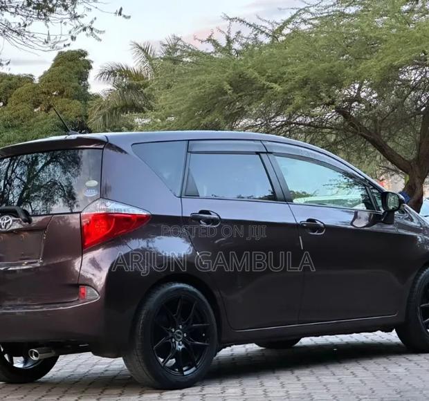 Toyota Ractis 2013 Gray