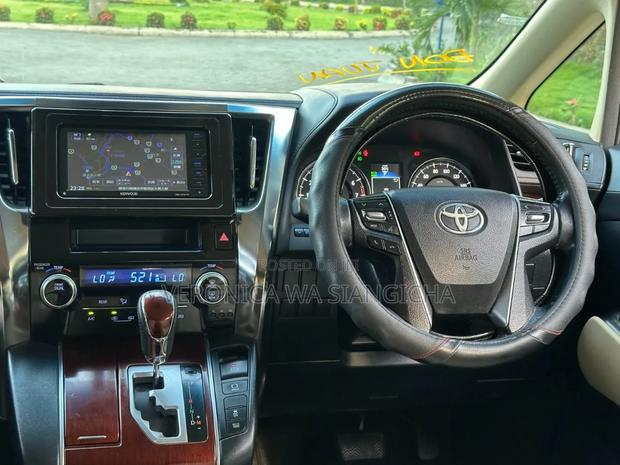 Toyota Alphard 2016 Blue