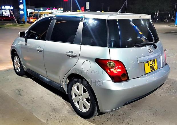 Toyota IST 2004 Silver