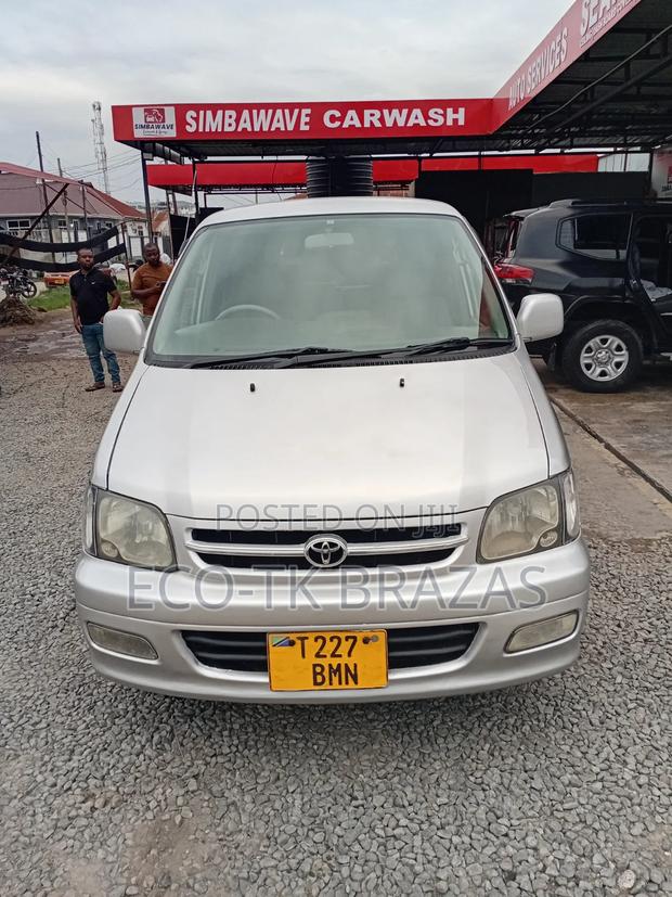 Toyota Noah 2001 Silver