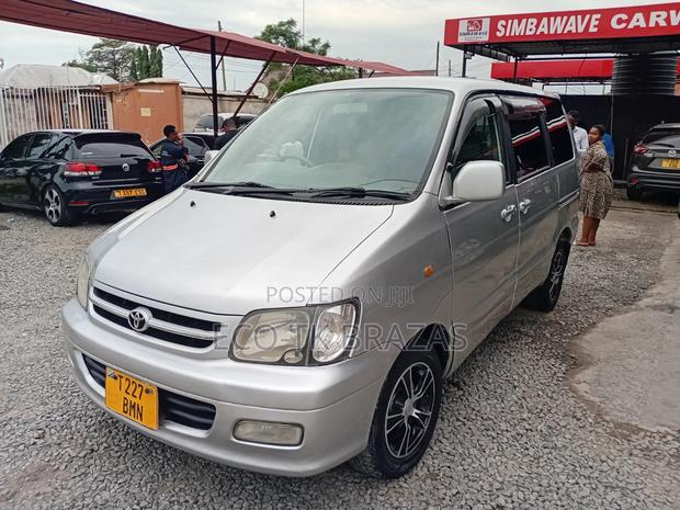 Toyota Noah 2001 Silver