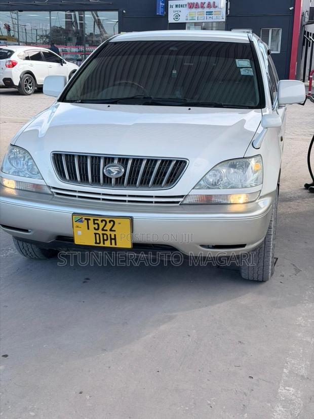 Toyota Harrier 2004 White