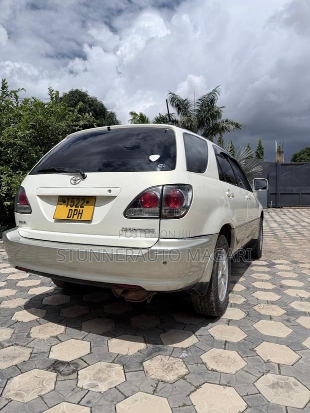 Toyota Harrier 2004 White