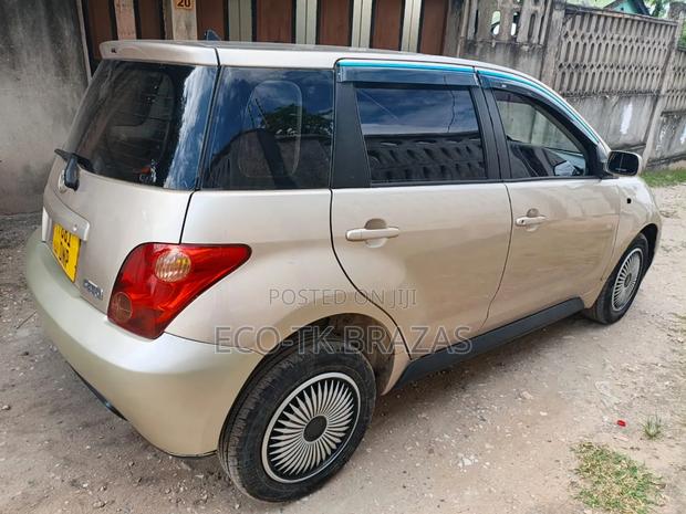 Toyota IST 2005 Beige