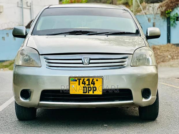 Toyota Raum 2005 Silver