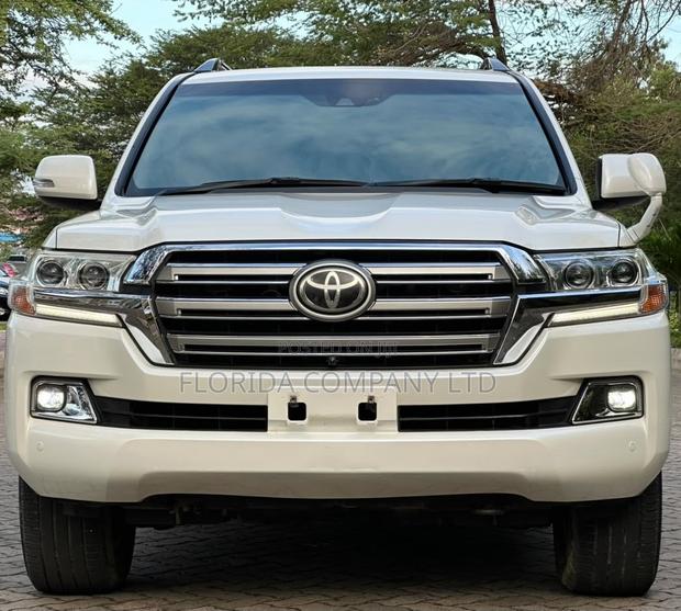 Toyota Land Cruiser 2016 White