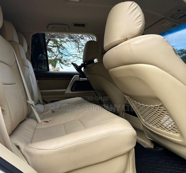 Toyota Land Cruiser 2016 White