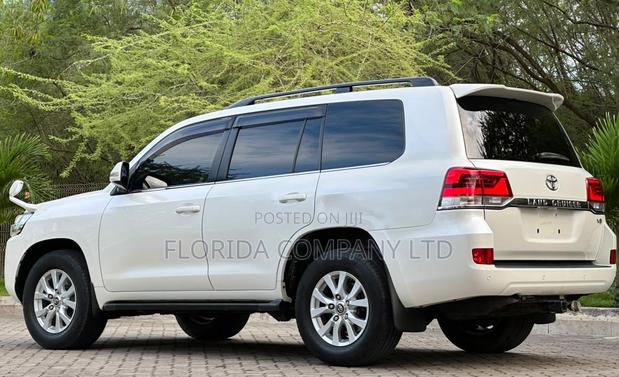 Toyota Land Cruiser 2016 White