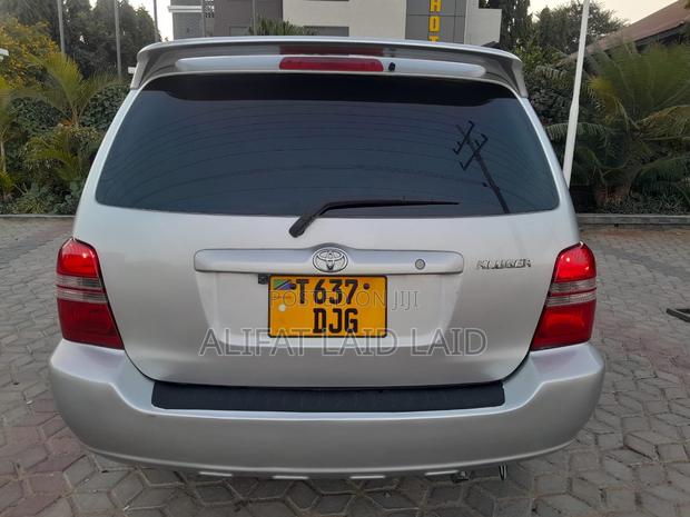 Toyota Kluger 2005 Silver