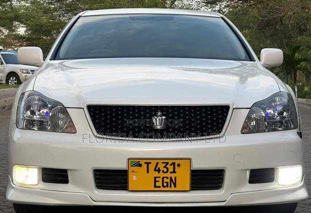 Toyota Crown 2006 White