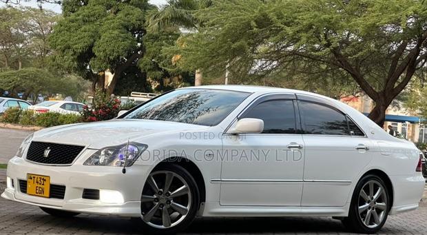 Toyota Crown 2006 White